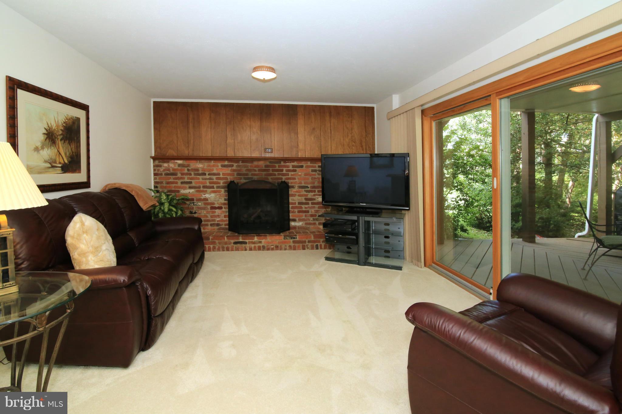9510 Braddock Road Fairfax, VA 22032 - Photo 18 of 30 Family Room