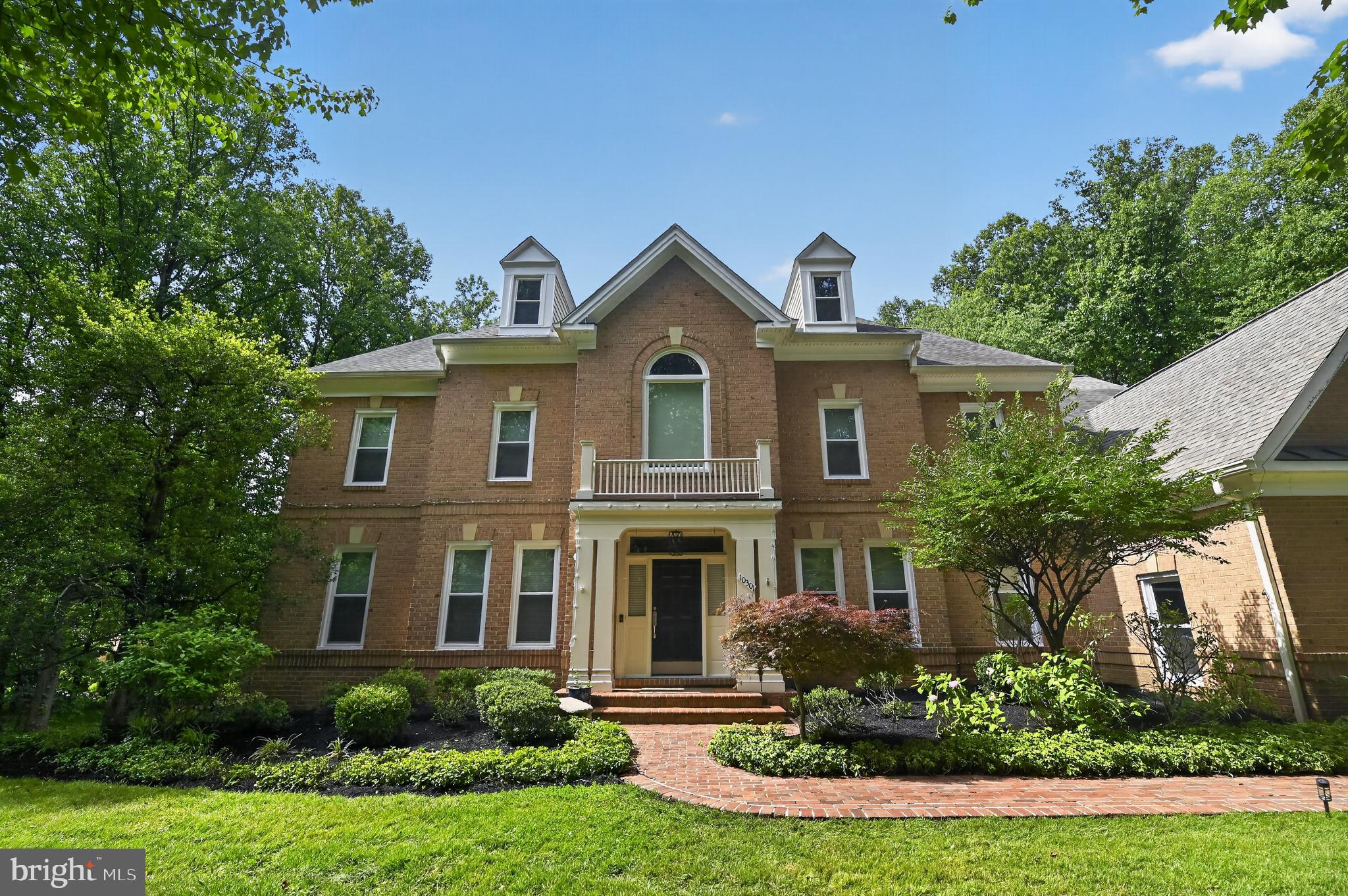 10301 Forest Maple Road Vienna, VA 22182 - Photo 3 of 27