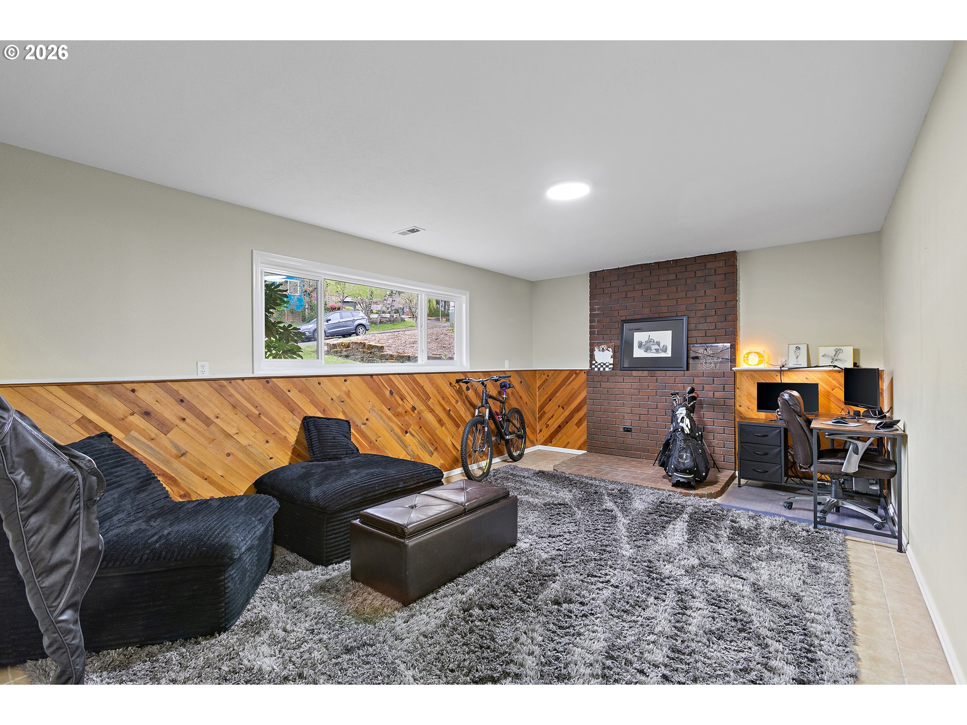 1472 Southwest 14th Street Gresham, OR 97080 - Photo 21 of 40 a living room with furniture