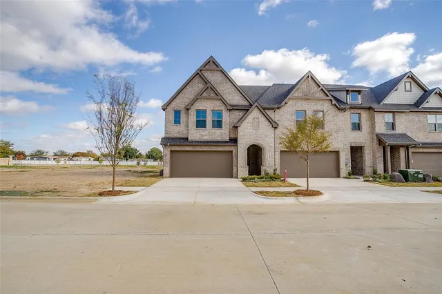 $349,490 | 1550 Homeplace Circle, Mansfield, TX 76063