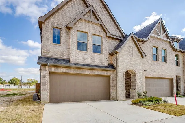 $349,490 | 1550 Homeplace Circle, Mansfield, TX 76063