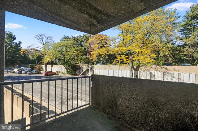 a view of a tennis court