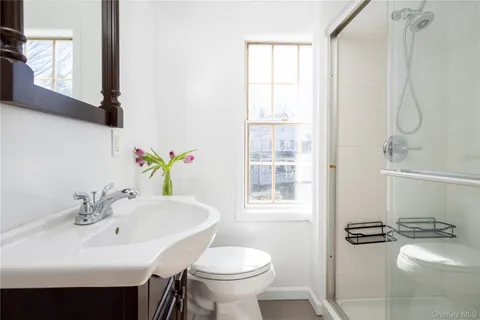 $2,695,000 | 168 Sterling Street, Greenport, NY 11944