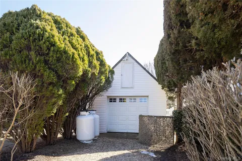$2,695,000 | 168 Sterling Street, Greenport, NY 11944