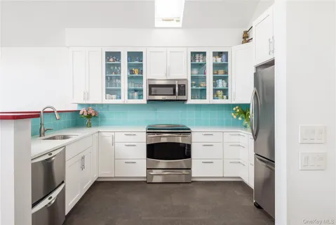 $2,695,000 | 168 Sterling Street, Greenport, NY 11944