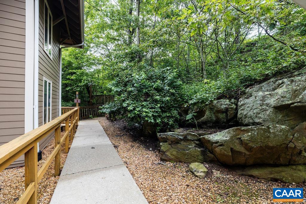 2082 Stone Ridge Roseland, VA 22967 - Photo 2 of 31