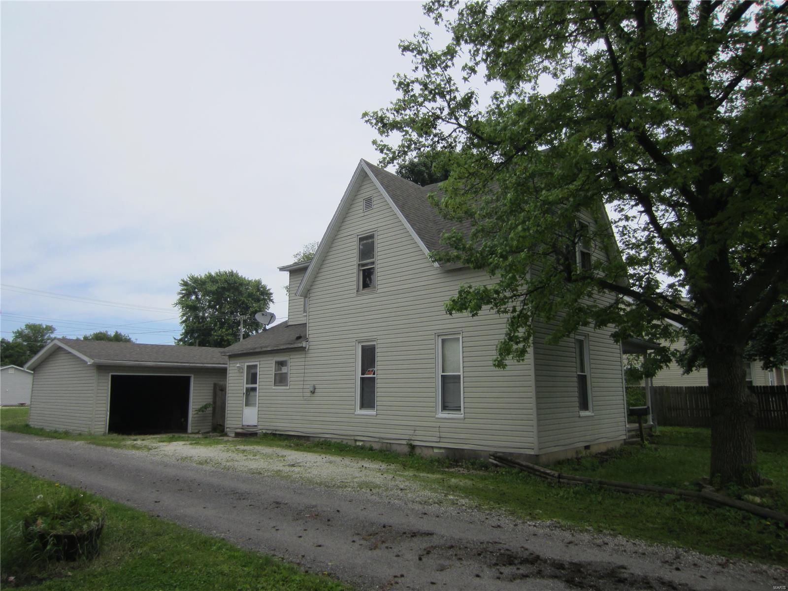 332 Locust Carrollton, IL 62016 - Photo 2 of 25 Gallery Image 2