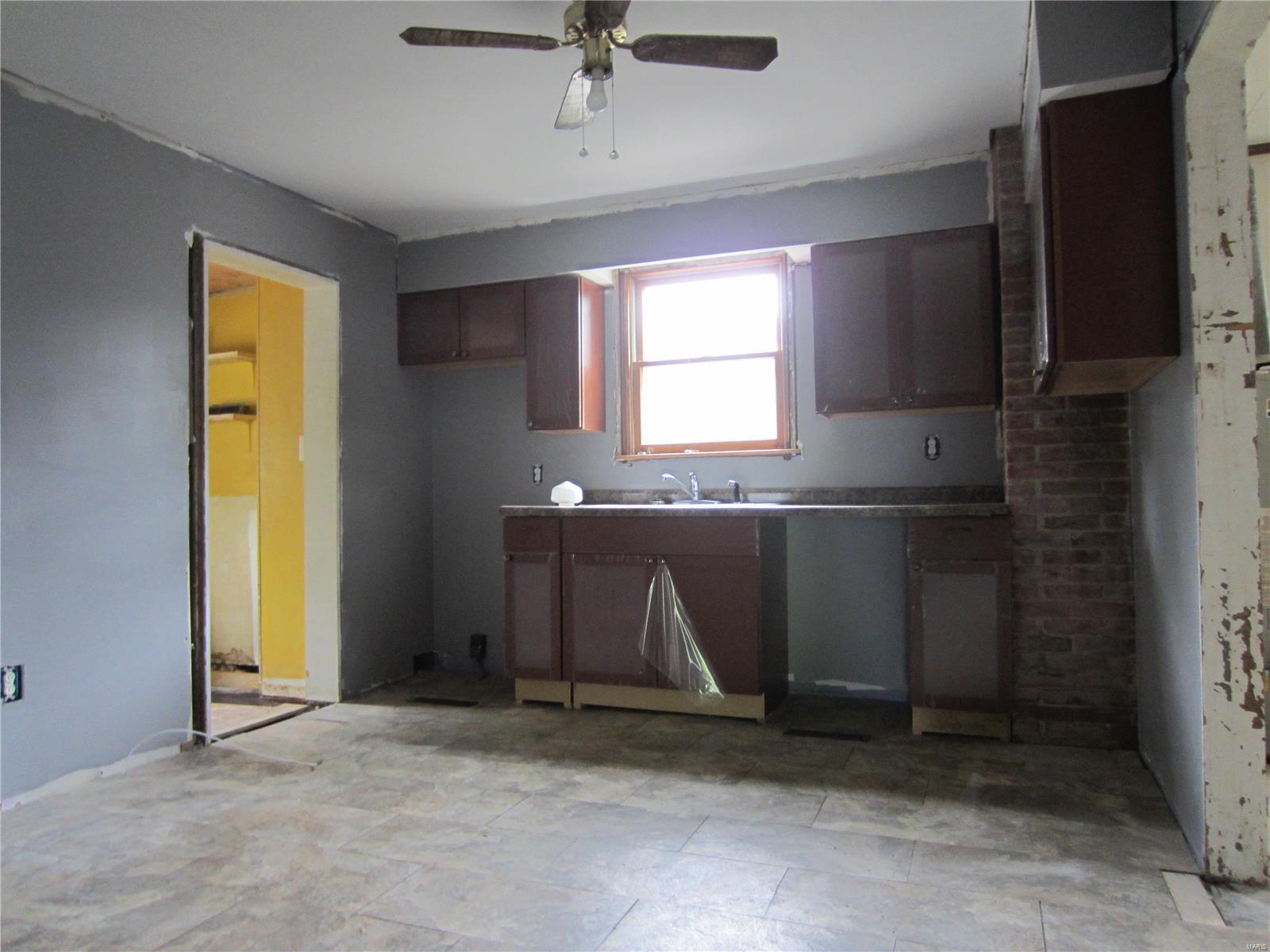 332 Locust Carrollton, IL 62016 - Photo 11 of 25 Gallery Image 11