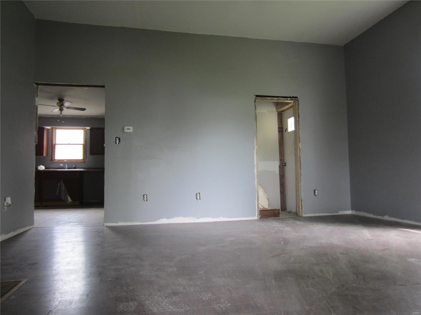 332 Locust Carrollton, IL 62016 - Photo 6 of 25 Gallery Image 6