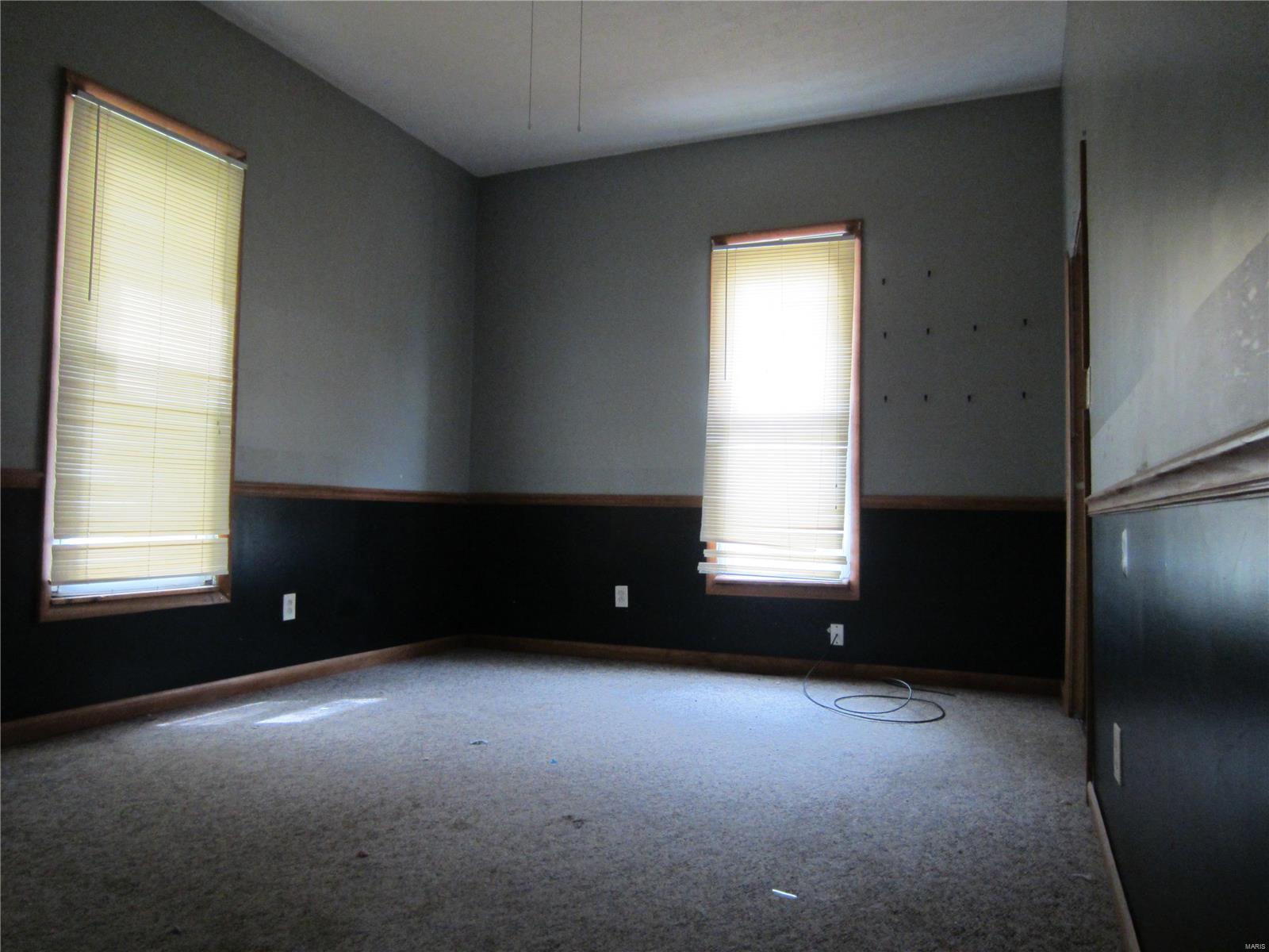 332 Locust Carrollton, IL 62016 - Photo 7 of 25 Gallery Image 7