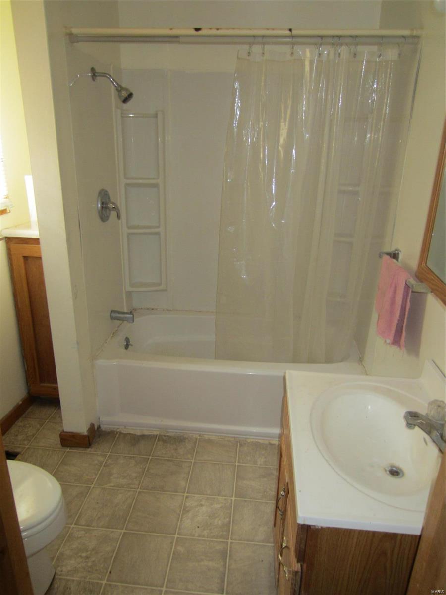 332 Locust Carrollton, IL 62016 - Photo 9 of 25 Gallery Image 9