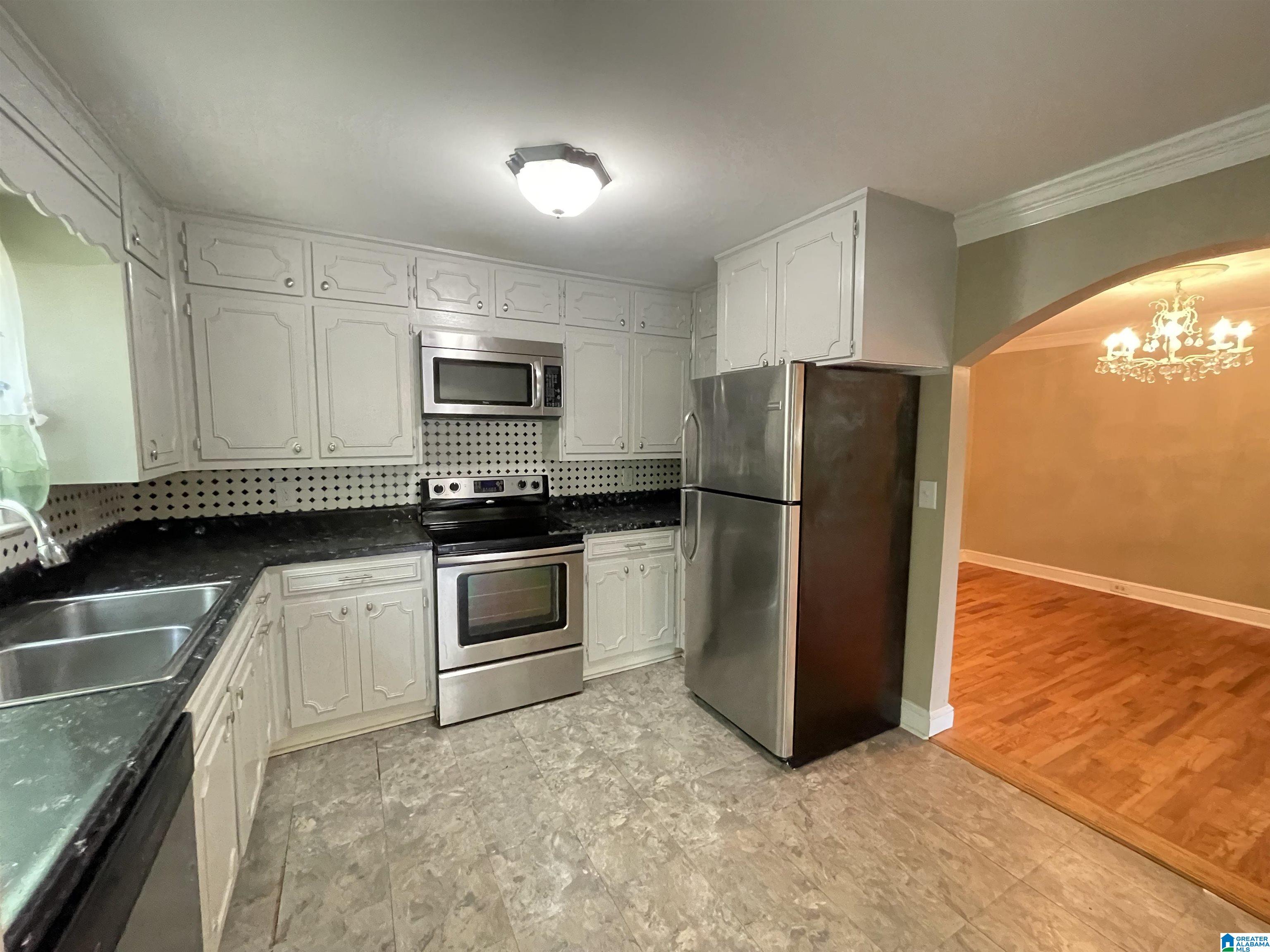 1908 Lynn Drive Anniston, AL 36207 - Photo 2 of 32