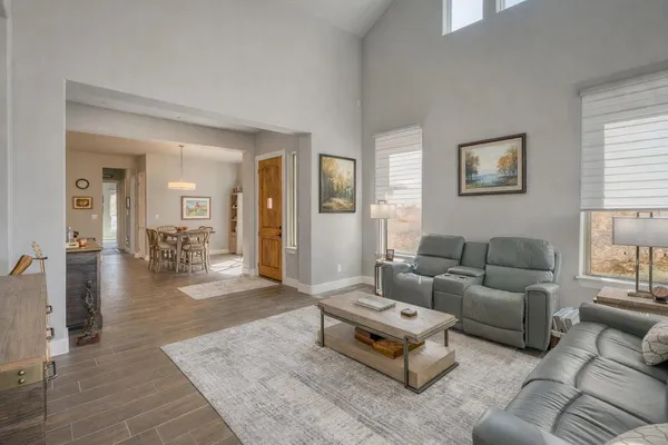 $552,500 | 300 Tuscan Drive, Horseshoe Bay, TX 78657