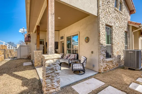 $552,500 | 300 Tuscan Drive, Horseshoe Bay, TX 78657