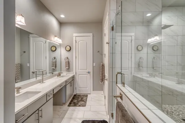 $552,500 | 300 Tuscan Drive, Horseshoe Bay, TX 78657