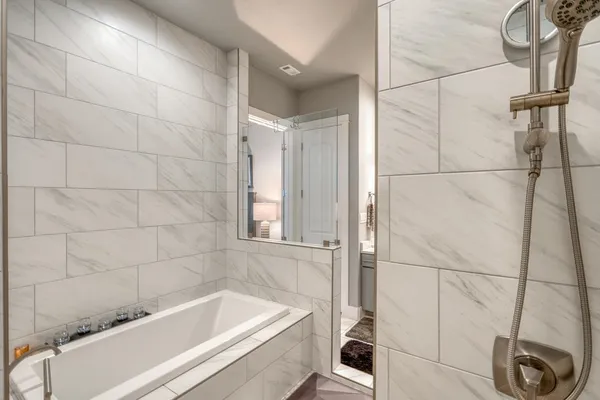 $552,500 | 300 Tuscan Drive, Horseshoe Bay, TX 78657