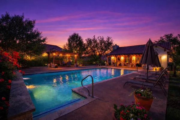 $552,500 | 300 Tuscan Drive, Horseshoe Bay, TX 78657