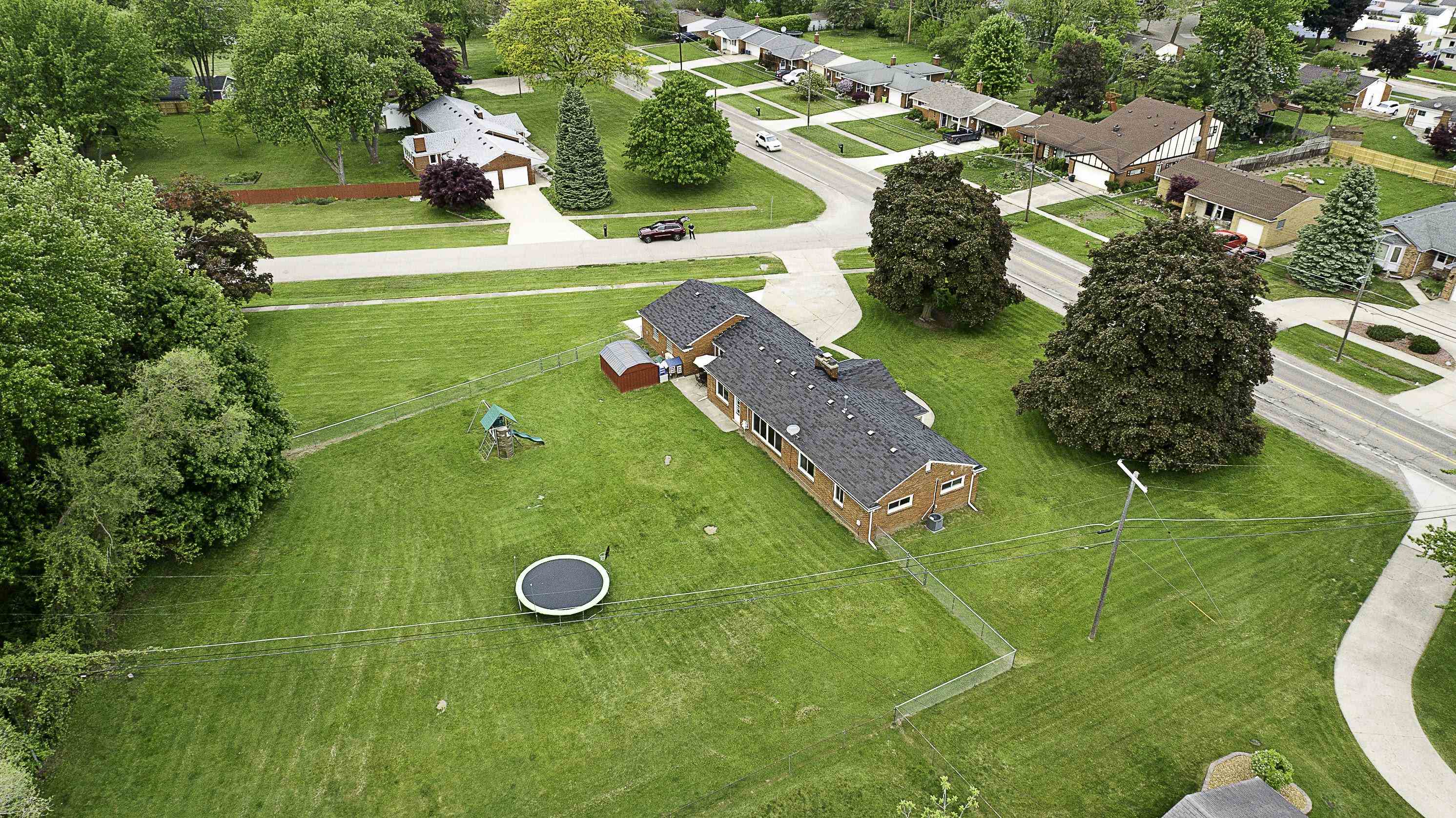 11038 Clinton River Road Sterling Heights, MI 48314 - Photo 37 of 46 50110219-36.JPG