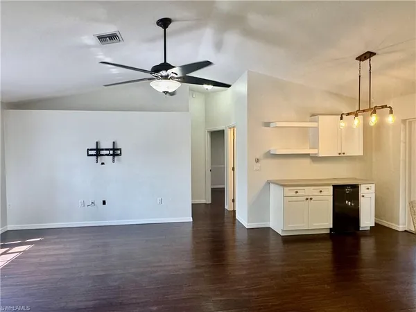 $2,500 | 8137 Pelican Road, Fort Myers, FL 33967