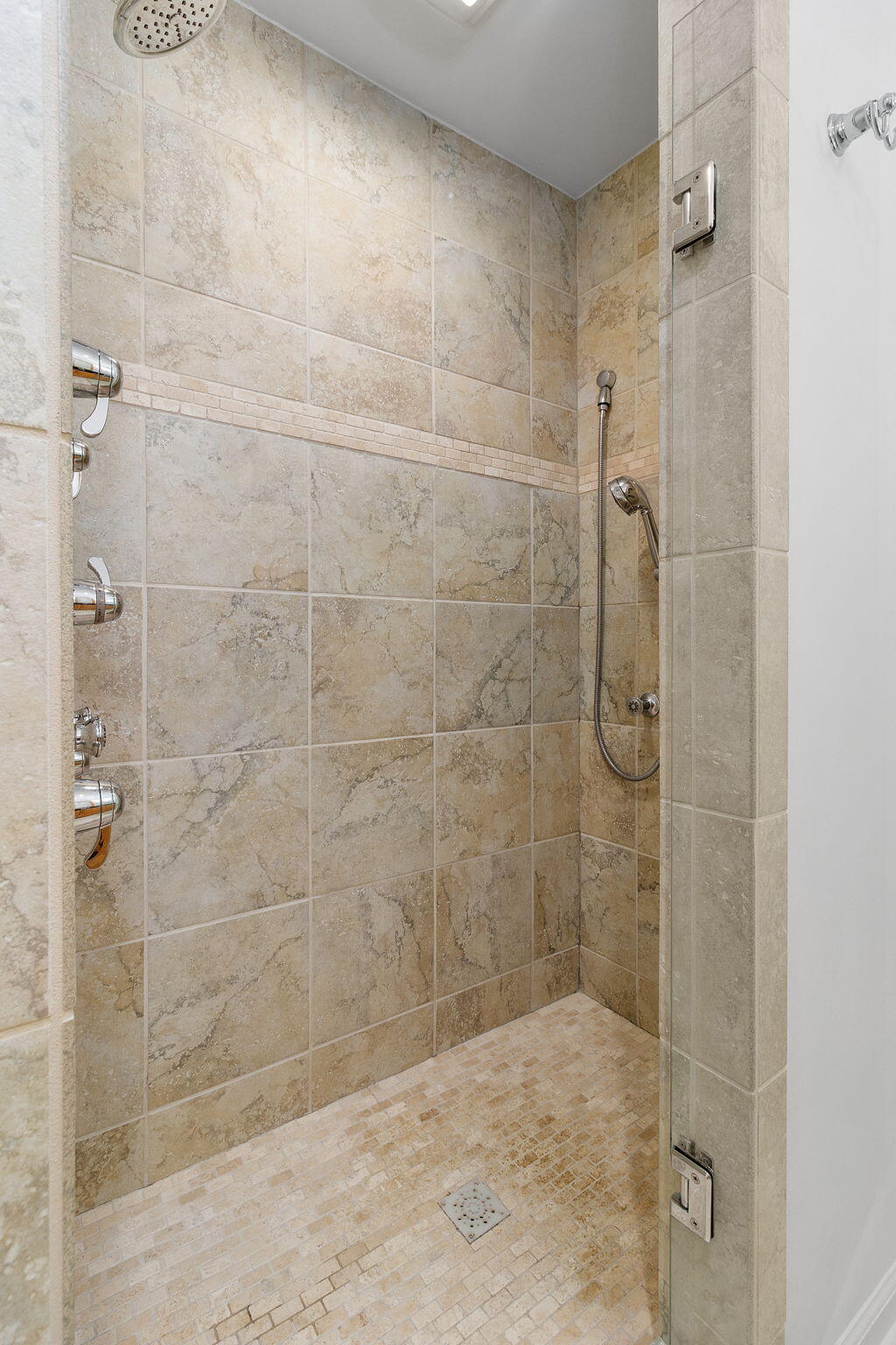 1808 Hidden Harbor Road Hixson, TN 37343 - Photo 29 of 73 Primary has dual shower
