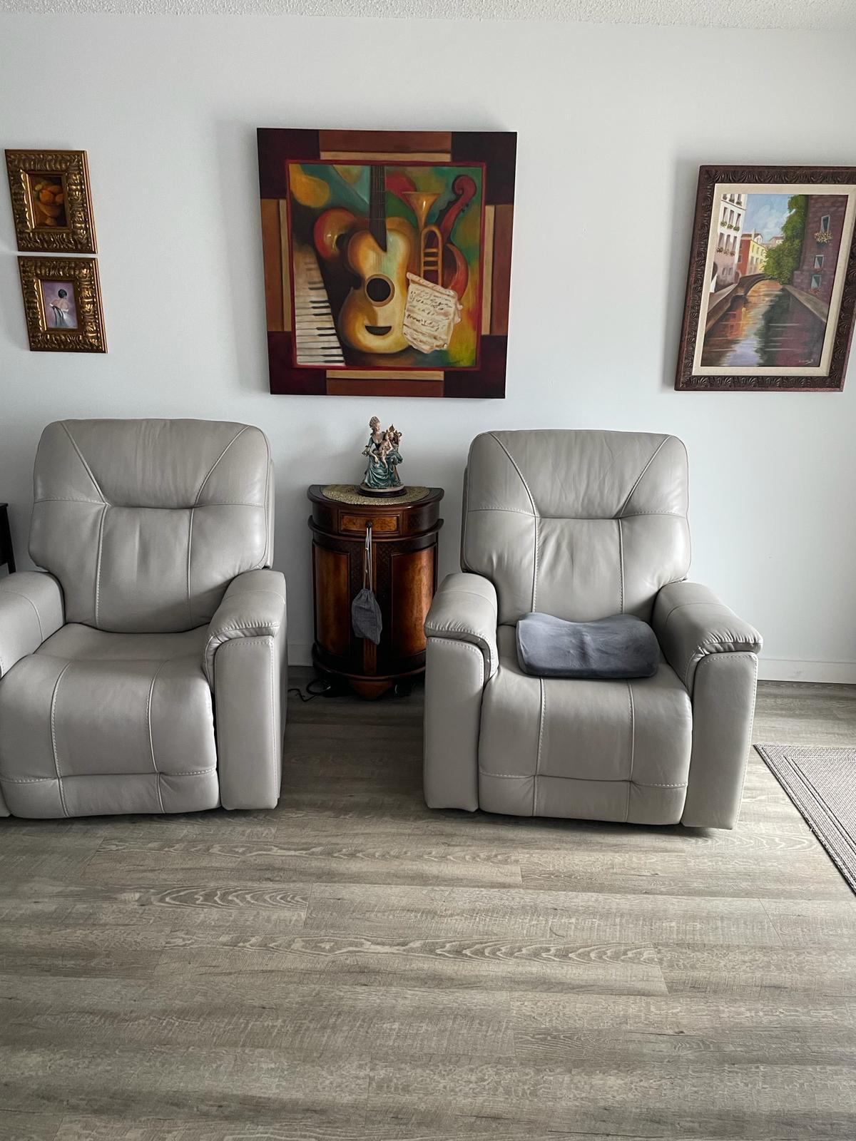 2052 Cornwall C, Unit 2052 Boca Raton, FL 33434 - Photo 4 of 34 a living room with furniture and wall paintings