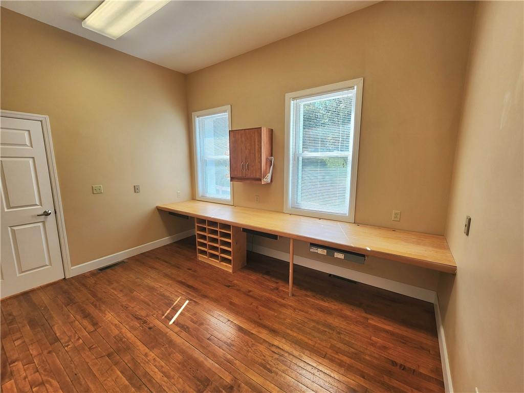 1750 Harbor Edinburg Road Edinburg, PA 16116 - Photo 20 of 39 Built in desk