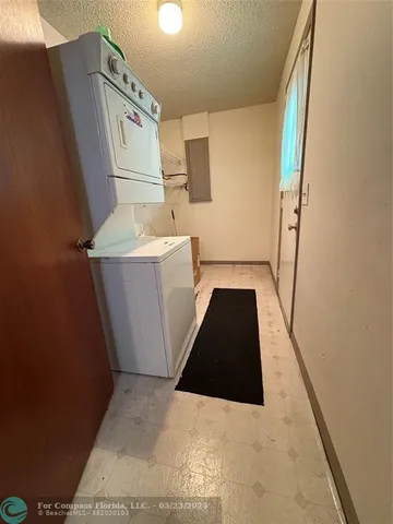 a view of utility room with washer and dryer