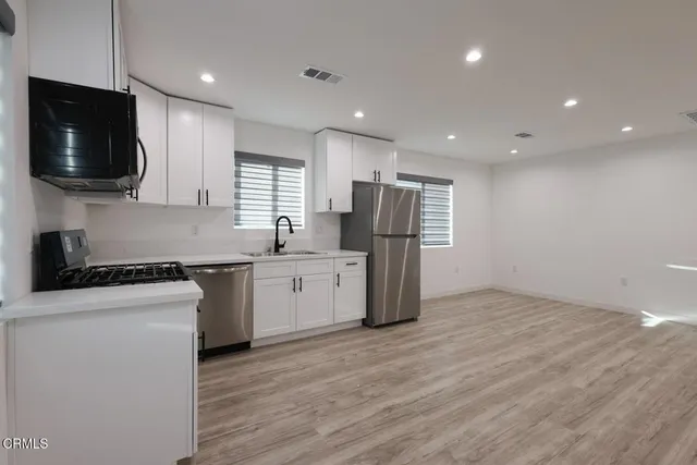 $2,500 | 17314 Kingsbury Street, Unit 1/2, Granada Hills, CA 91344