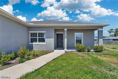 $285,000 | 1001 Northeast 35th Lane, Cape Coral, FL 33909