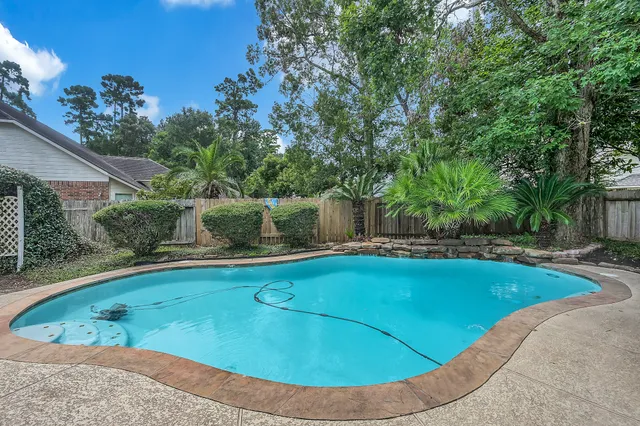 a view of a house with backyard and porch