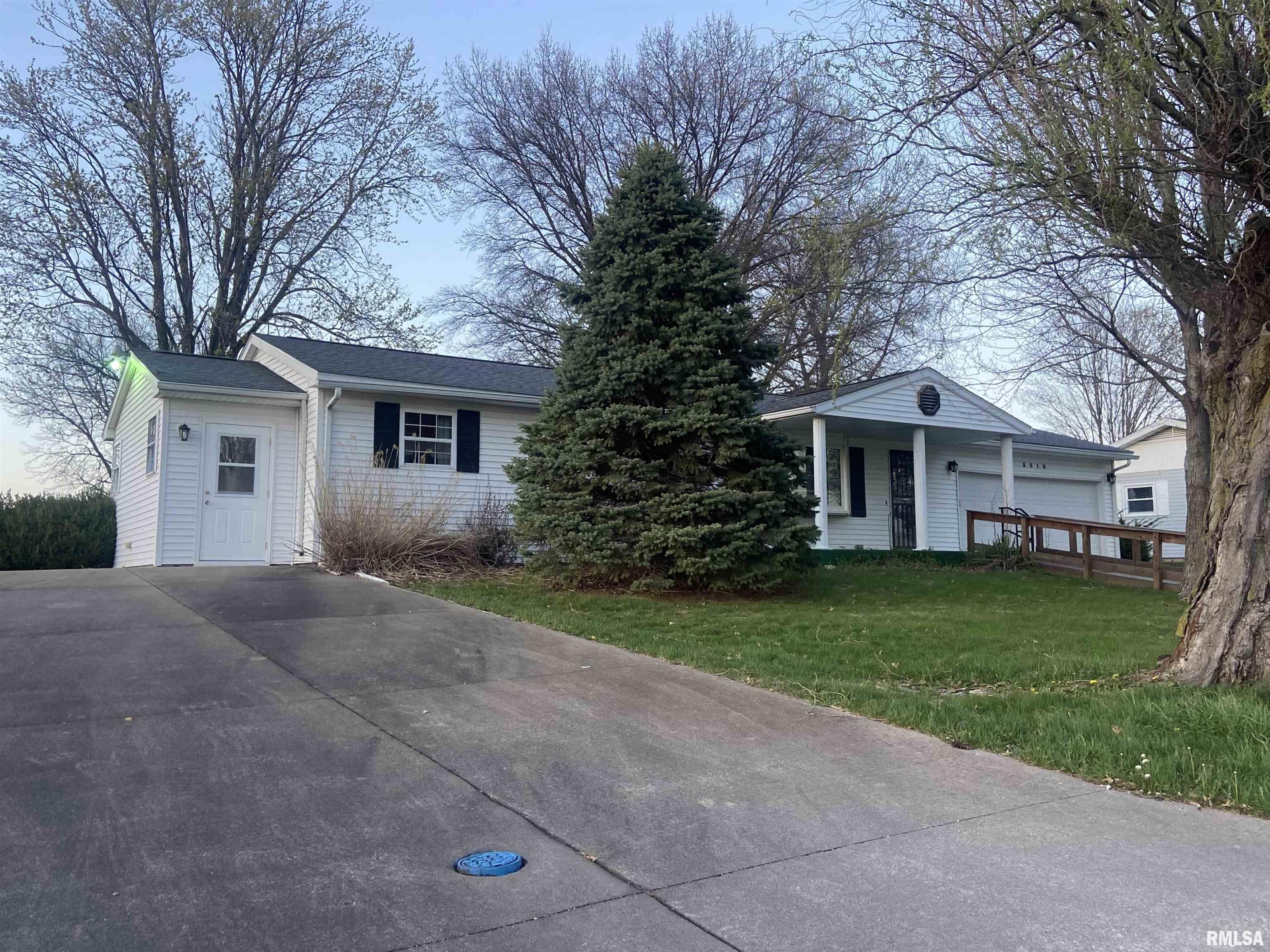 5019 Hanley Road Quincy, IL 62305 - Photo 1 of 23 Gallery Image 1