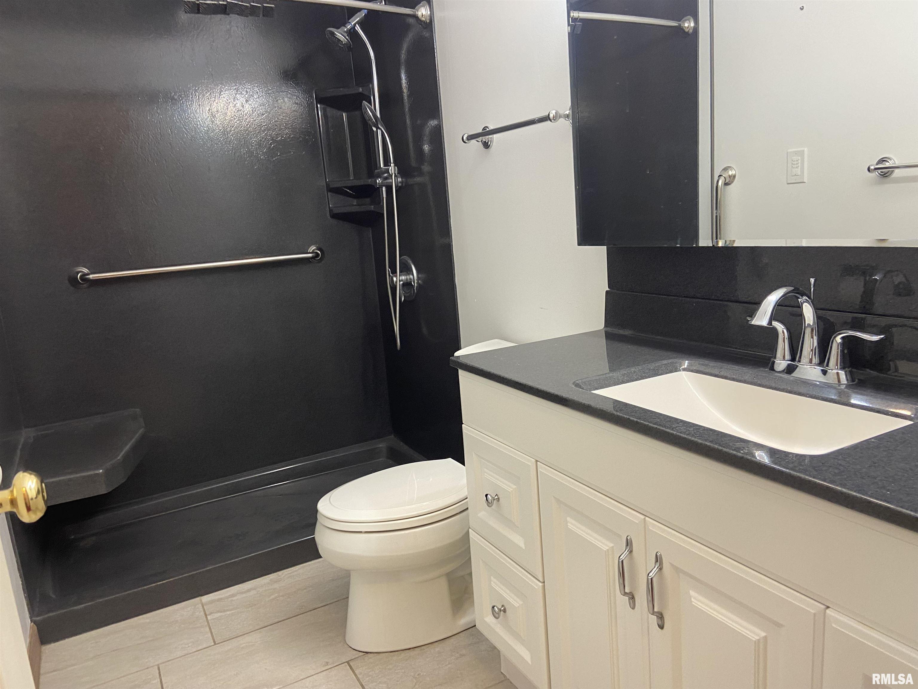 5019 Hanley Road Quincy, IL 62305 - Photo 14 of 23 Gallery Image 14