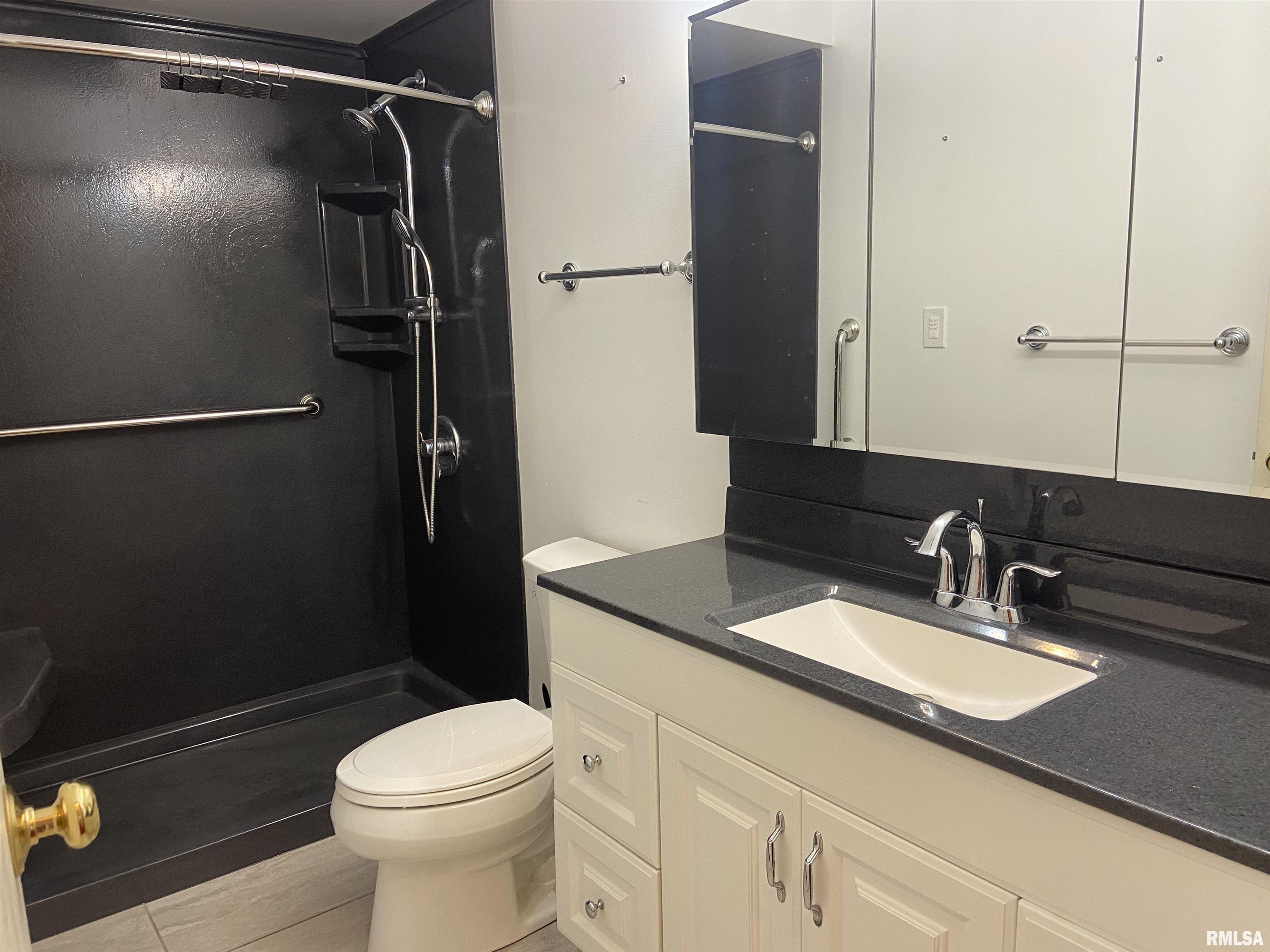 5019 Hanley Road Quincy, IL 62305 - Photo 15 of 23 Gallery Image 15