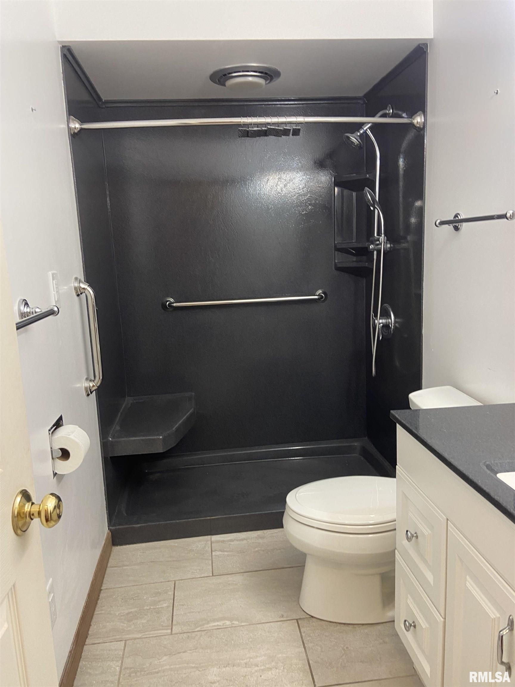 5019 Hanley Road Quincy, IL 62305 - Photo 16 of 23 Gallery Image 16
