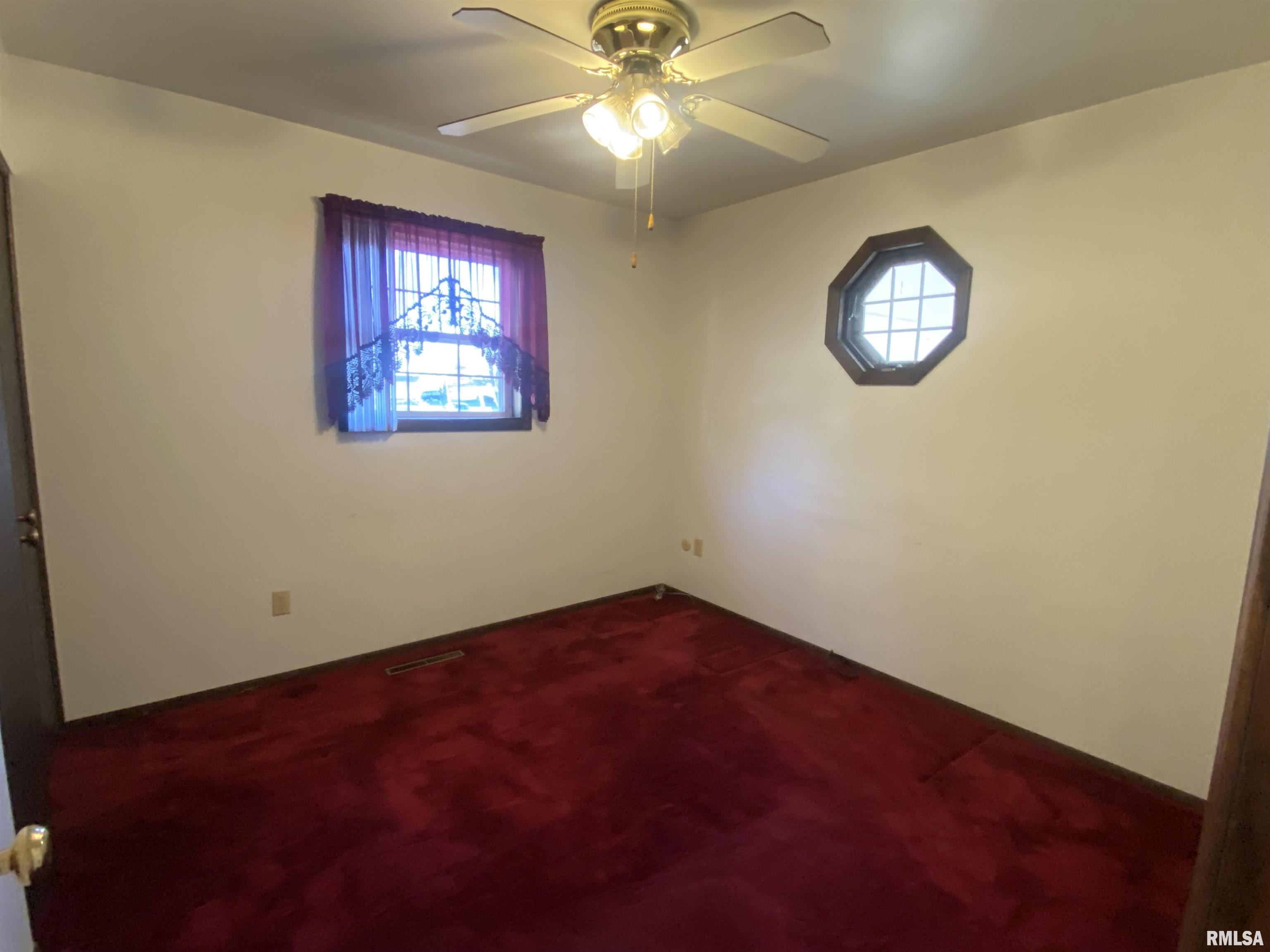 5019 Hanley Road Quincy, IL 62305 - Photo 19 of 23 Gallery Image 19