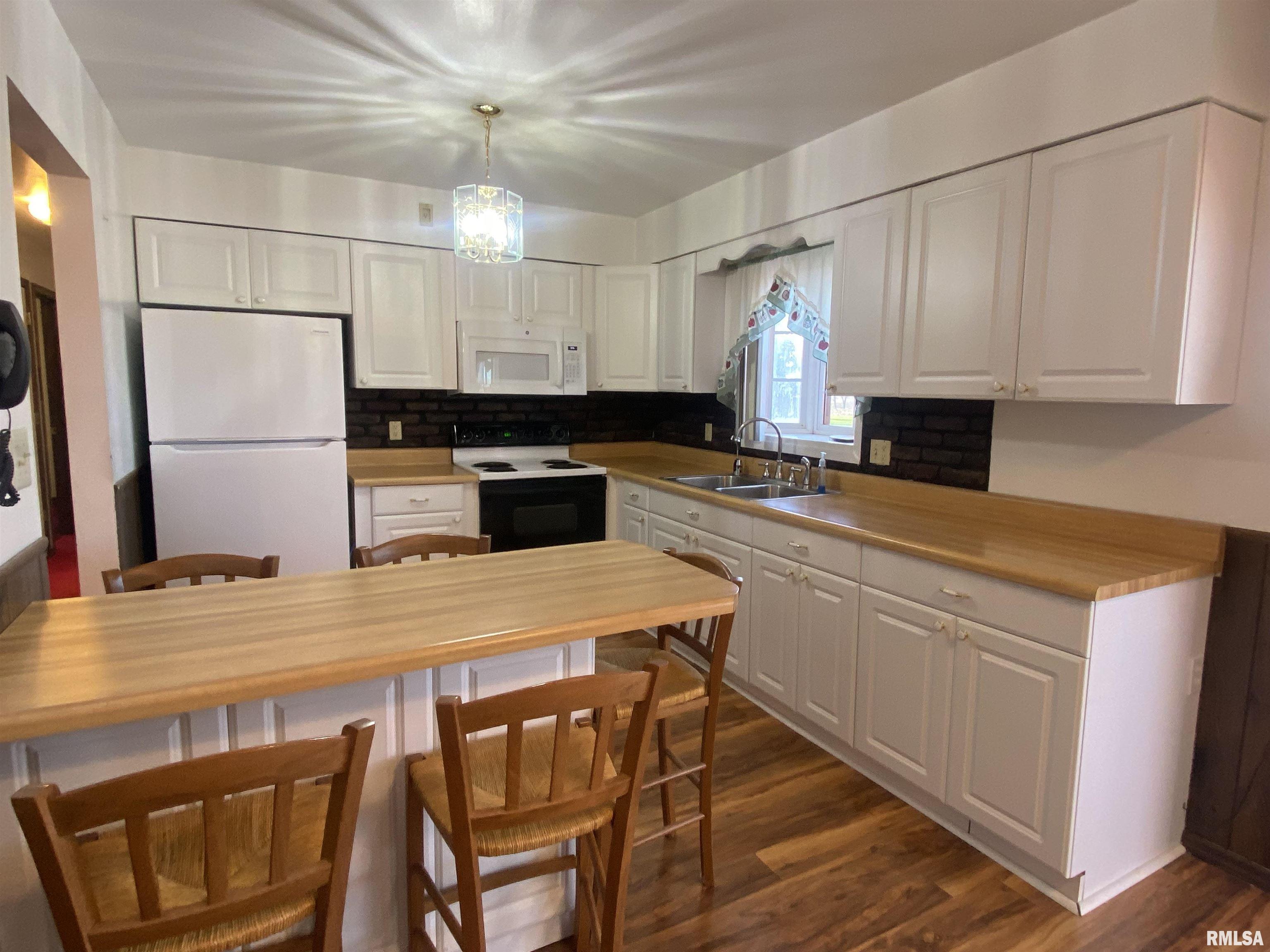 5019 Hanley Road Quincy, IL 62305 - Photo 3 of 23 Gallery Image 3
