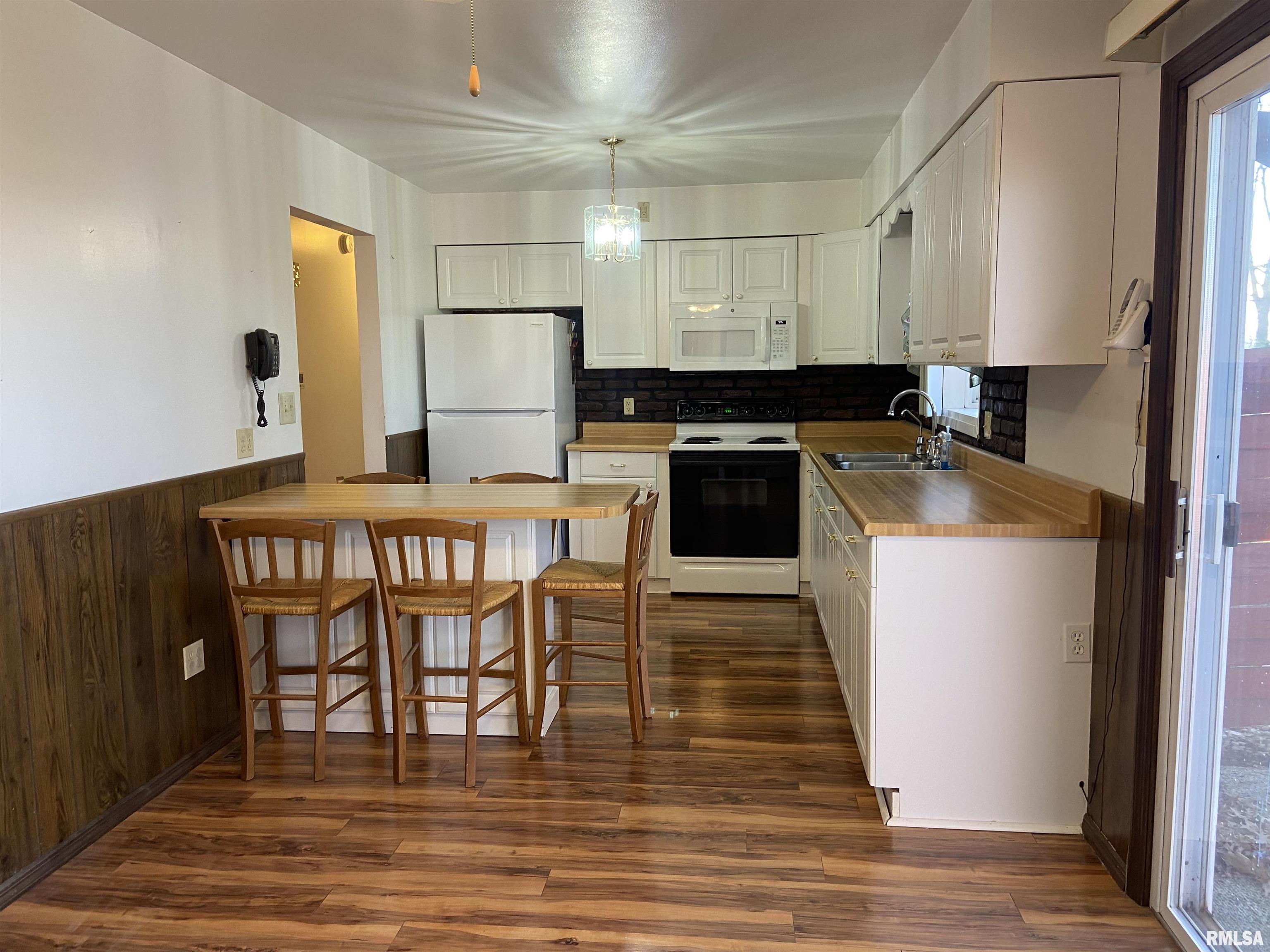 5019 Hanley Road Quincy, IL 62305 - Photo 4 of 23 Gallery Image 4