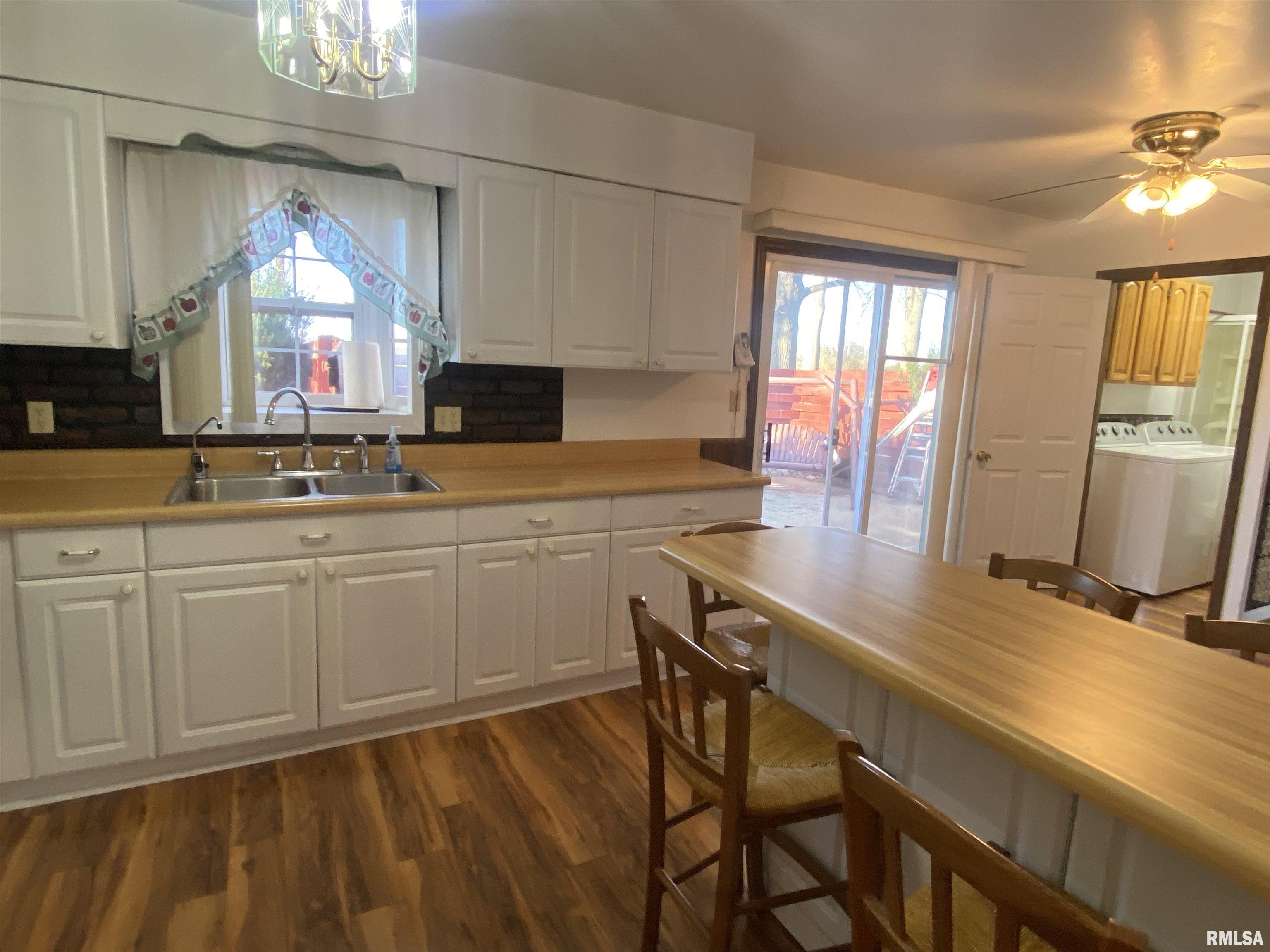 5019 Hanley Road Quincy, IL 62305 - Photo 6 of 23 Gallery Image 6