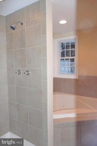3717 Ridgecroft Road Baltimore, MD 21206 - Photo 8 of 17 a bathroom with a bathtub