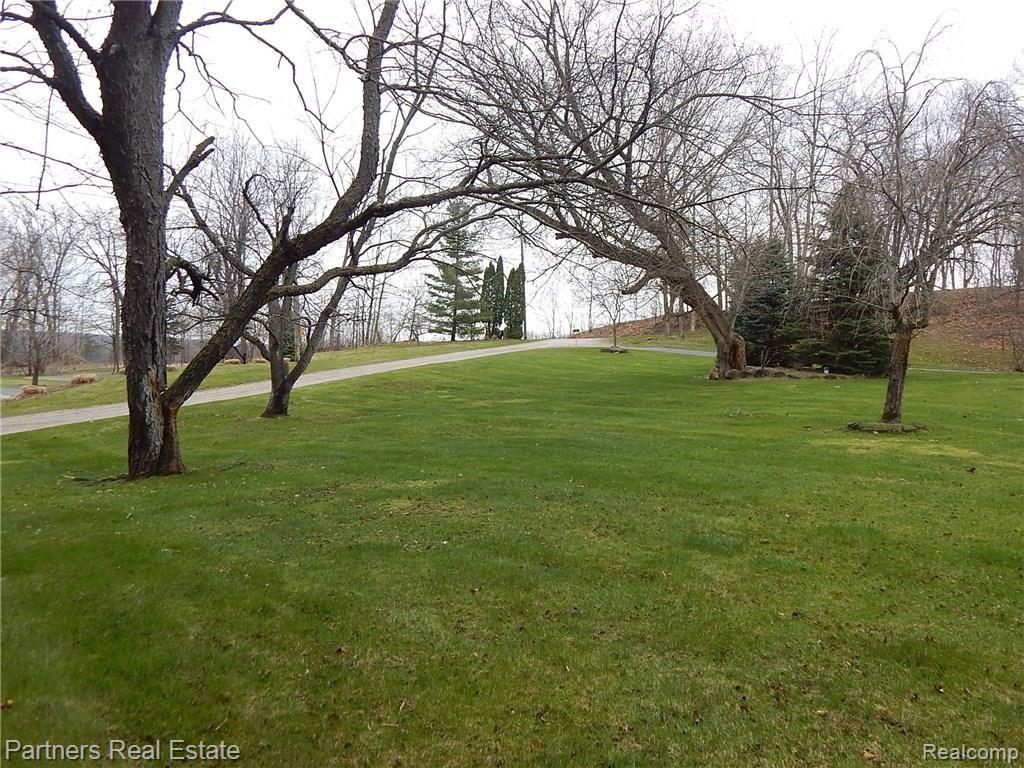 3026 Sanitorium Road Howell, MI 48843 - Photo 33 of 38 DSCN1111.JPG