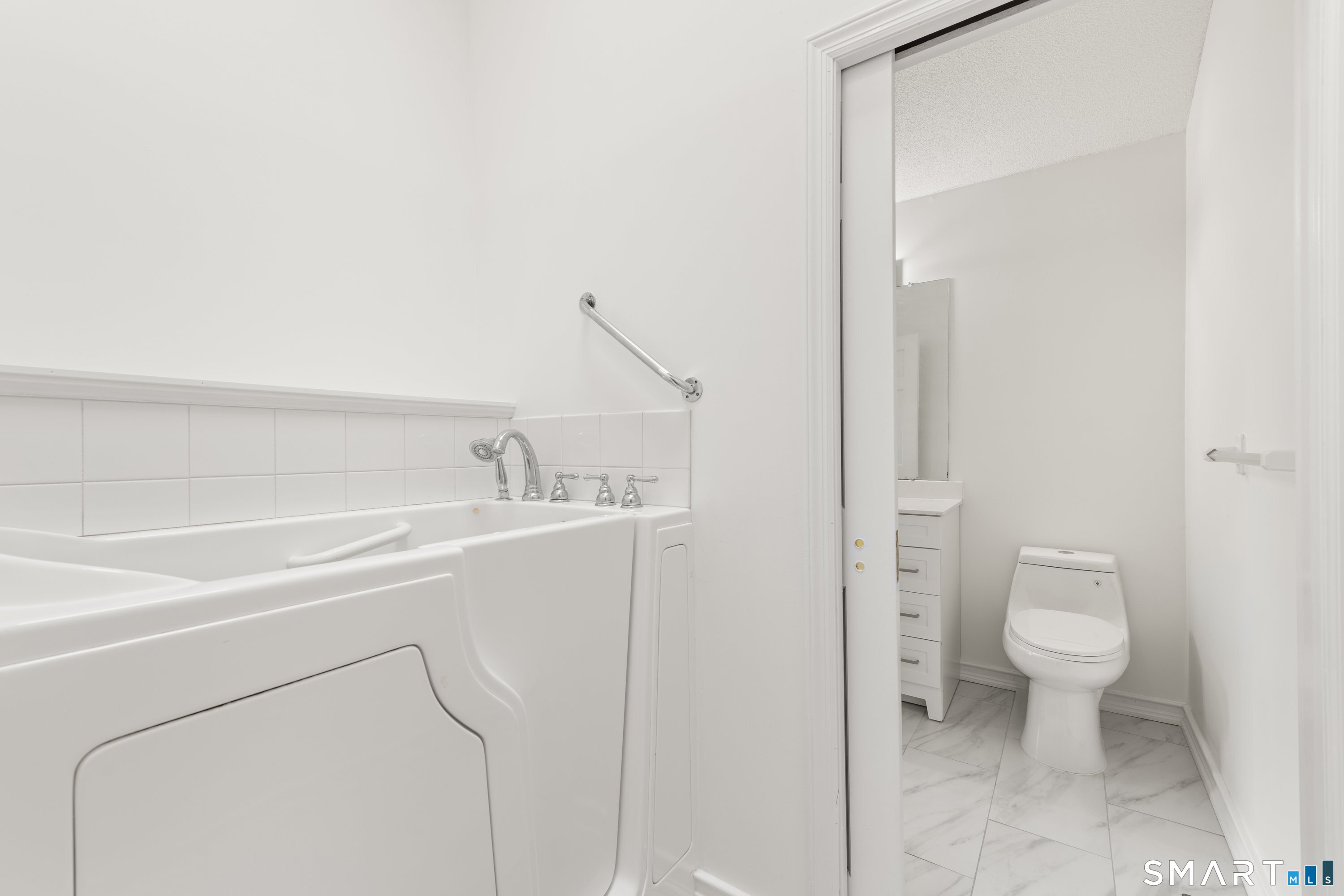 223 Sterling Road Trumbull, CT 06611 - Photo 22 of 40 Gallery Image 22