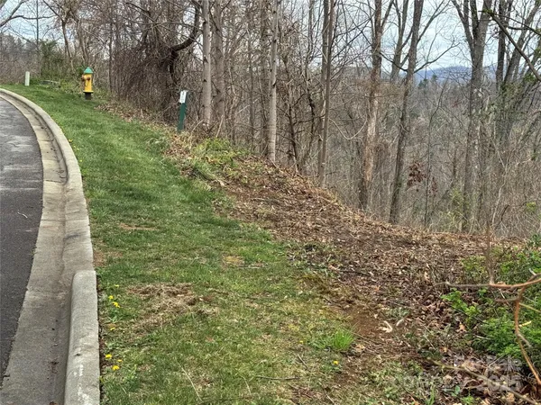 $169,900 | 140 Summit Tower Circle, Unit 212, Asheville, NC 28804