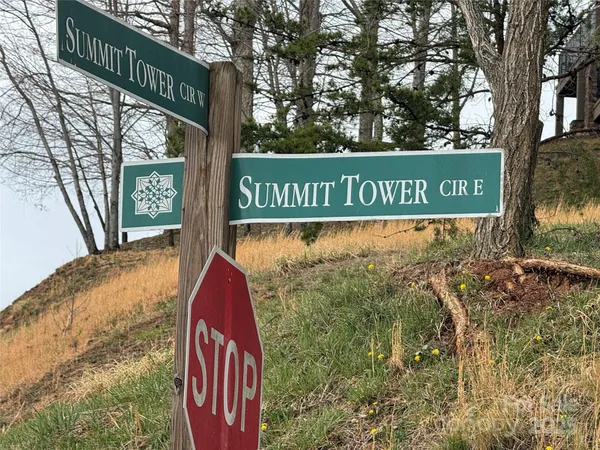 $169,900 | 140 Summit Tower Circle, Unit 212, Asheville, NC 28804