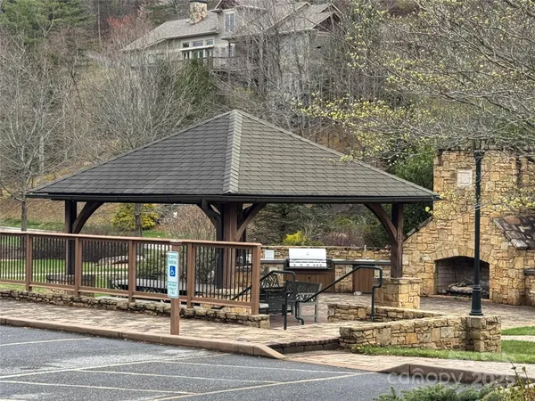 $169,900 | 140 Summit Tower Circle, Unit 212, Asheville, NC 28804