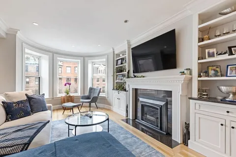 $3,350,000 | 157 Newbury Street, Unit 3, Boston, MA 02116