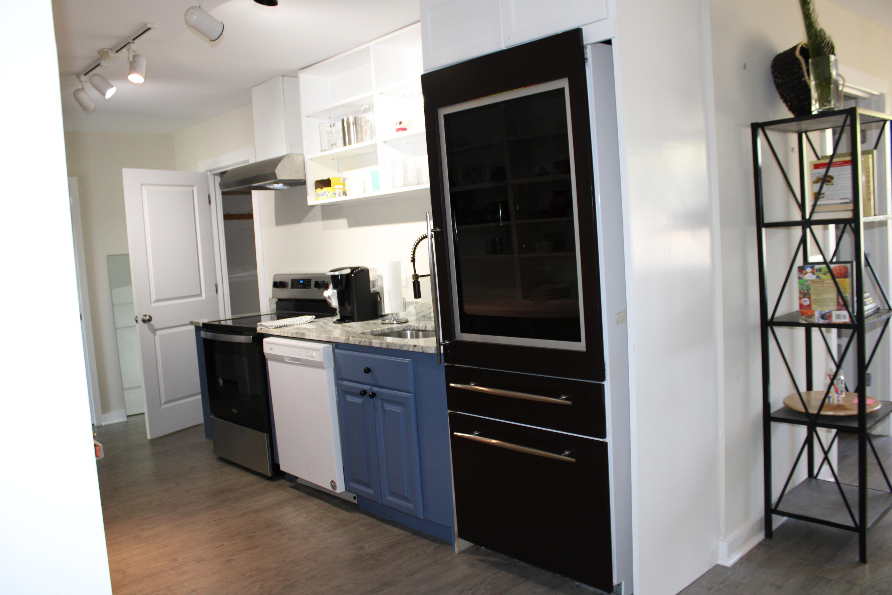 1387 Harbor View Road Charleston, SC 29412 - Photo 11 of 26 Kitchen 2