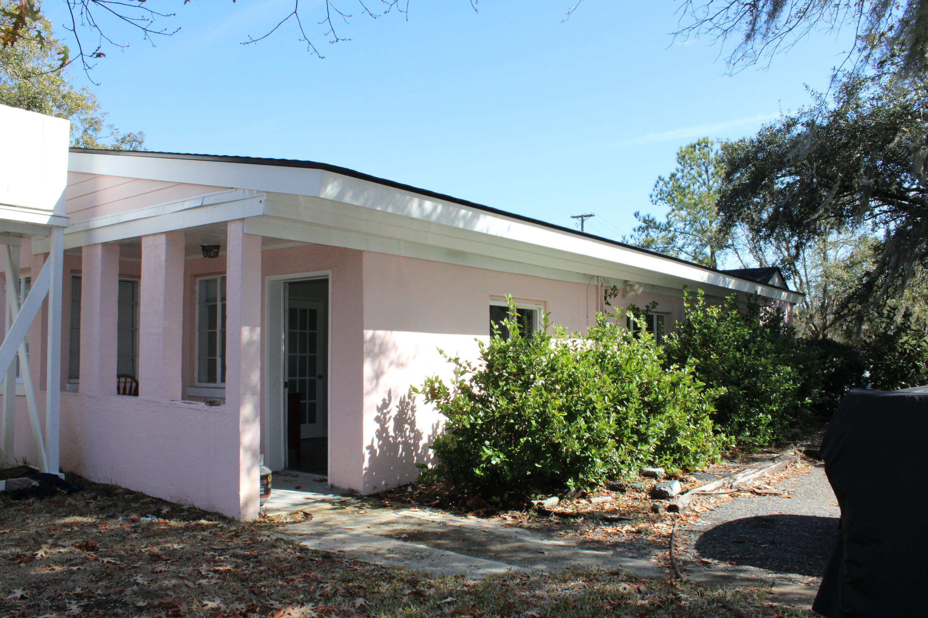 1387 Harbor View Road Charleston, SC 29412 - Photo 15 of 26 Room 4 exit/rear