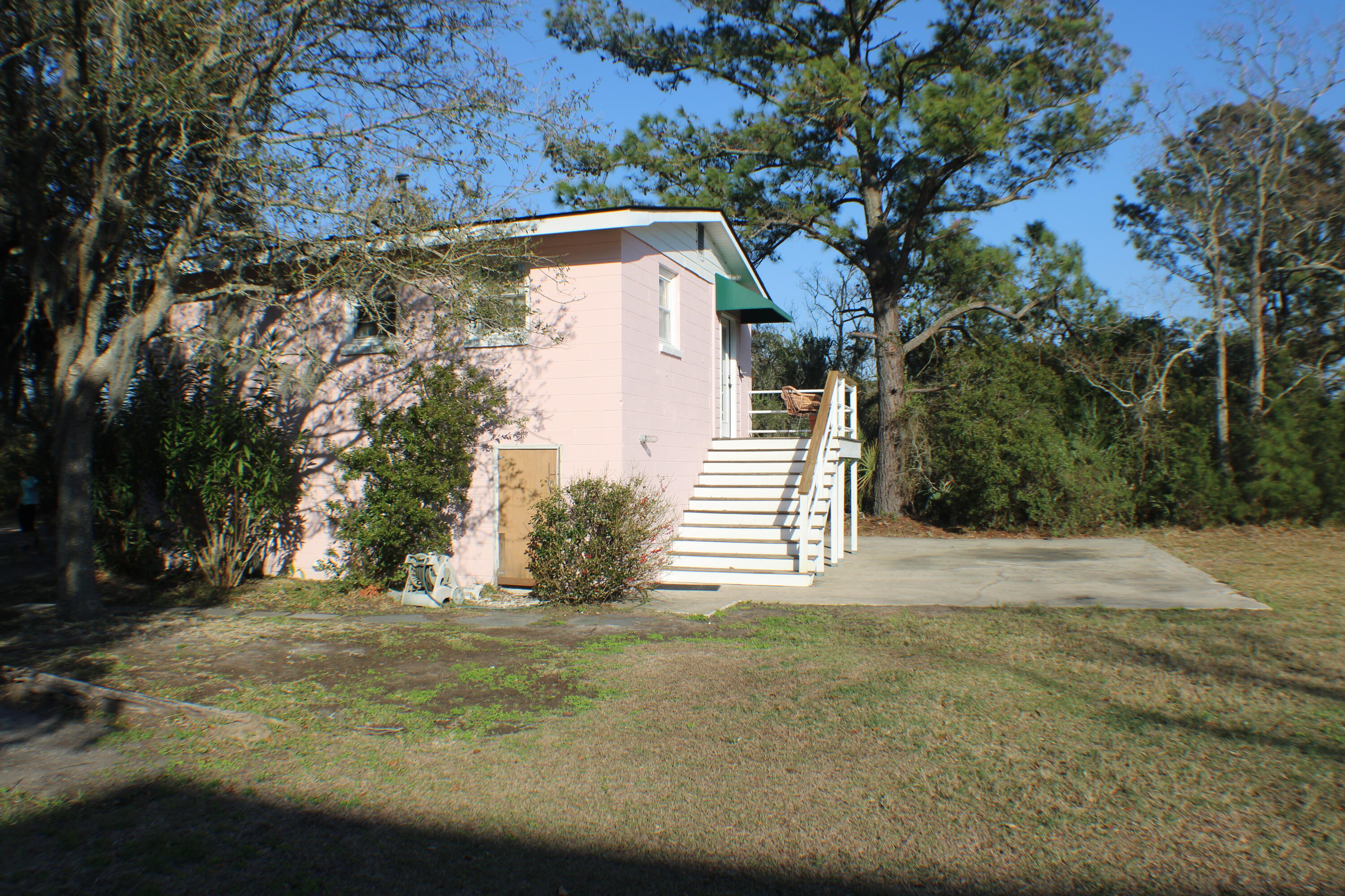 1387 Harbor View Road Charleston, SC 29412 - Photo 19 of 26 Studio