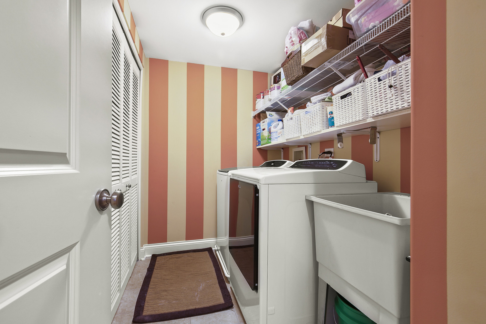 401 West Pierce Road, Unit 201 Itasca, IL 60143 - Photo 20 of 24 a utility room with dryer and washer