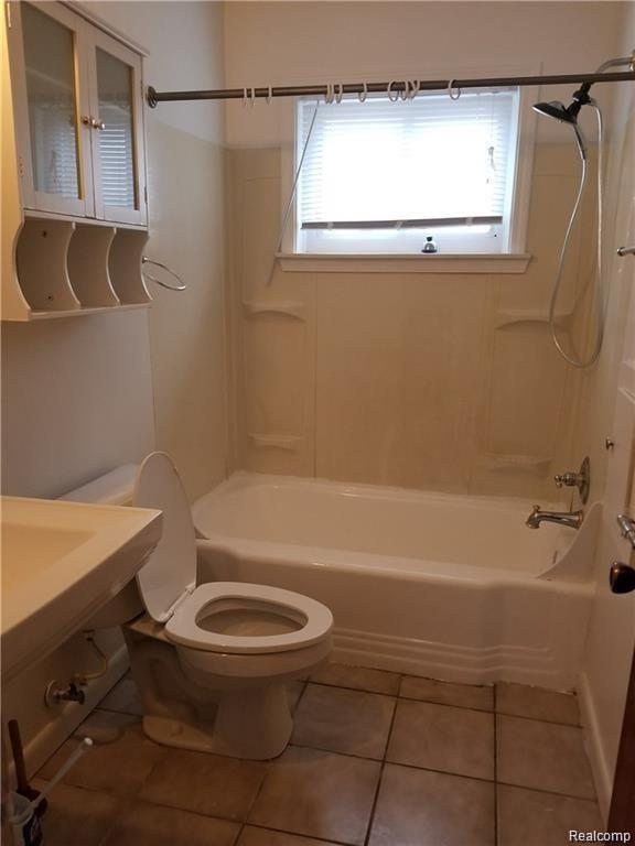19367 Burt Road Detroit, MI 48219 - Photo 7 of 7 7.jpg